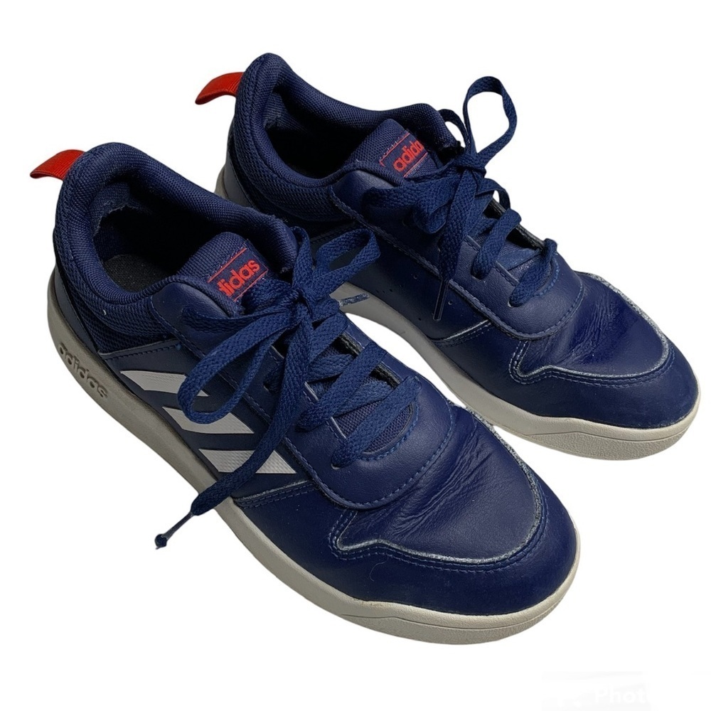 Adidasβ boyβs size 4 sneakers